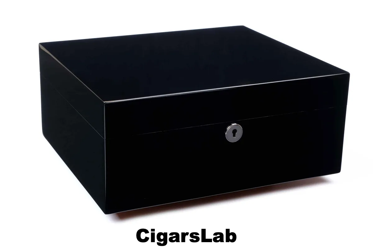 Хьюмидор Howard Miller на 50 сигар, Черный глянцевый лак