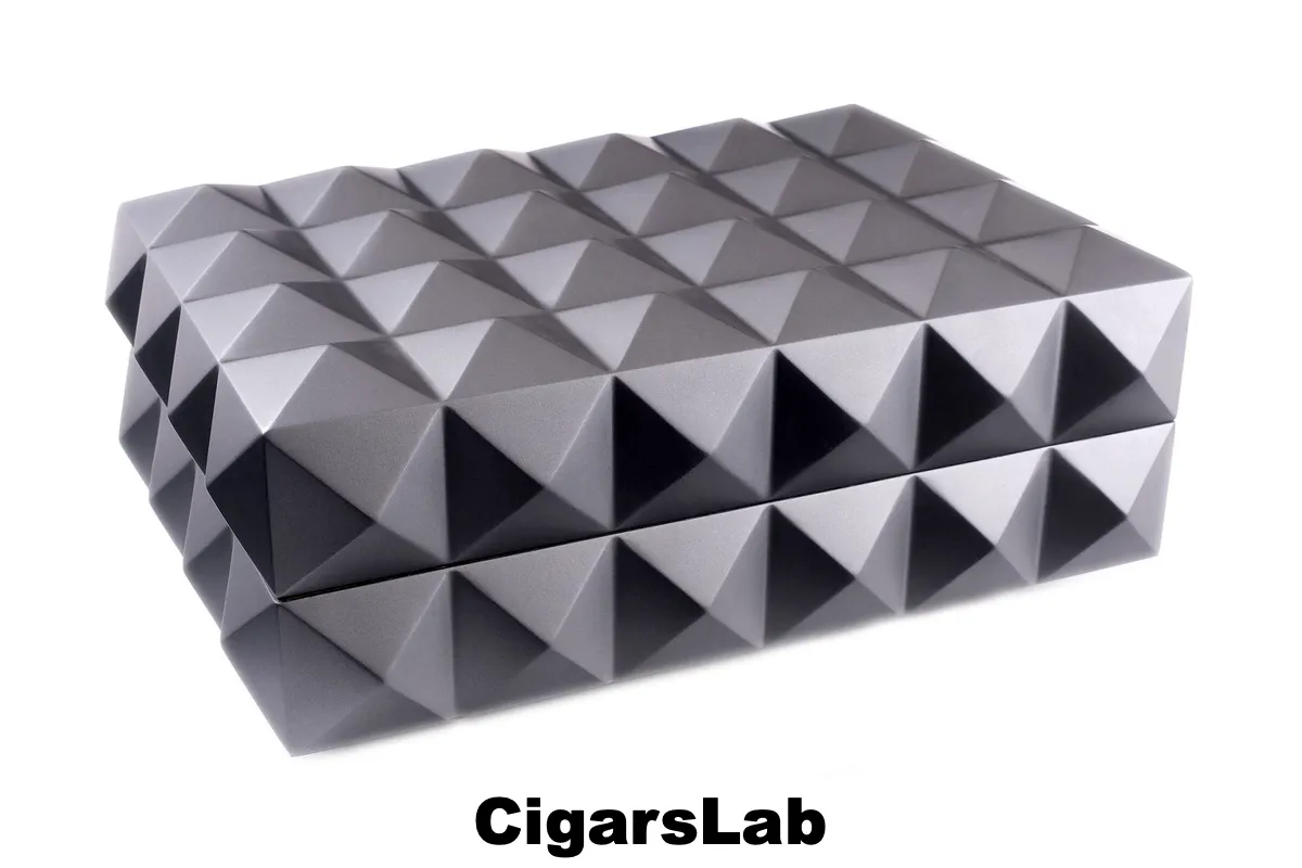 Хьюмидор Colibri Quasar на 40 сигар, Серый лак Gunmetal