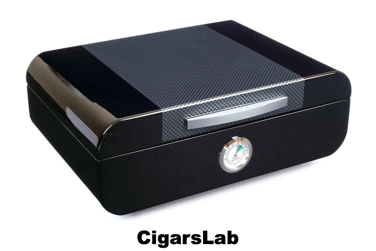 Хьюмидор Lubinski на 40 сигар, Черный глянцевый лак